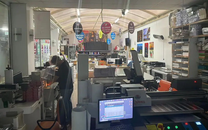 Folyo Baskıcı İstanbul atölyesi ve baskı ekipmanları